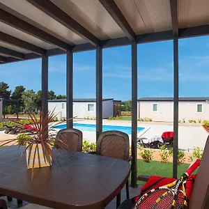 Prázdninový areál Adria Mobile Homes In Kastanija Novigrad Istria